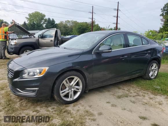 2015 Volvo S60 T5 Premier с VIN YV1612TKXF1339295, выставлен на аукционе Copart как лот 80954835 с пробегом 99 467 миль миль и Чистый • Clean title. История ставок и продаж доступна на DreamBid. Изображение 2.