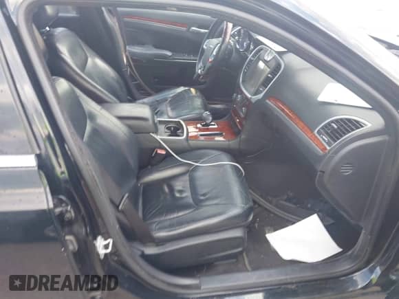 2013 Chrysler 300 с VIN 2C3CCAAGXDH572673, выставлен на аукционе IAAI как лот 43135623 с пробегом 175 529 миль миль и . История ставок и продаж доступна на DreamBid. Изображение 5.