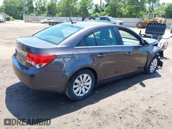2011 Chevrolet Cruze LS с VIN 1G1PC5SH2B7123579, выставлен на аукционе IAAI как лот 42636606 с пробегом 121 592 миль миль и . История ставок и продаж доступна на DreamBid. Изображение 4.