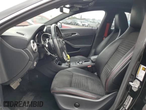 2014 Mercedes-Benz CLA 45 AMG с VIN WDDSJ5CB2EN105638, выставлен на аукционе Copart как лот 84554845 с пробегом 126 876 миль миль и Списание • Salvage title. История ставок и продаж доступна на DreamBid. Изображение 7.