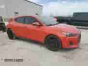 2019 Hyundai Veloster Turbo R-Spec z VIN KMHTH6AB6KU007275, wystawiony jako Copart lot #47395595 z przebiegiem 115 632 mil mil oraz Czysty tytuł • Clean title. Historia ofert i sprzedaży dostępna na DreamBid. Obrazek 4.