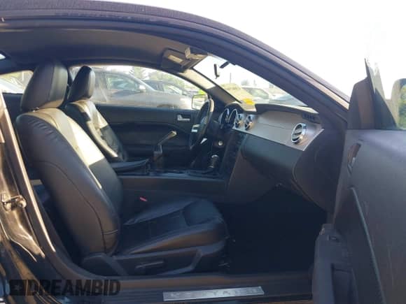 2007 Ford Mustang Deluxe with VIN 1ZVFT80N375337462, listed as a IAAI auction lot 43061969 with 319,872 mi miles and . Bid and sale history available at DreamBid. Image 5.