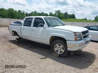 2005 Chevrolet Silverado 1500 LS z VIN 2GCEK13T951338116, wystawiony jako IAAI lot #42130519 z przebiegiem 215 431 mil mil oraz . Historia ofert i sprzedaży dostępna na DreamBid. Obrazek 1.