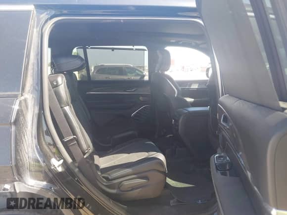 2023 Jeep Grand Cherokee Overland z VIN 1C4RJKDG5P8771928, wystawiony jako IAAI lot #42602996 z przebiegiem 32 691 mil mil oraz . Historia ofert i sprzedaży dostępna na DreamBid. Obrazek 8.