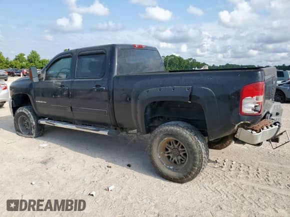 2007 Chevrolet Silverado 2500HD 2LT z VIN 1GCHK23687F506319, wystawiony jako Copart lot #67235385 z przebiegiem 182 255 mil mil oraz Szkoda całkowita • Salvage title. Historia ofert i sprzedaży dostępna na DreamBid. Obrazek 2.