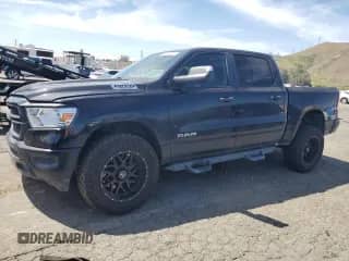 2019 Ram 1500 Tradesman z VIN 1C6SRFGT8KN534006, wystawiony jako Copart lot #53955085 z przebiegiem 75 492 mil mil oraz Szkoda całkowita • Salvage title. Historia ofert i sprzedaży dostępna na DreamBid. Obrazek 1.