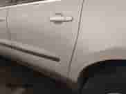 2010 Chevrolet Traverse LS z VIN 1GNLREED4AS105102, wystawiony jako IAAI lot #42628180 z przebiegiem 213 124 mil mil oraz . Historia ofert i sprzedaży dostępna na DreamBid. Obrazek 20.