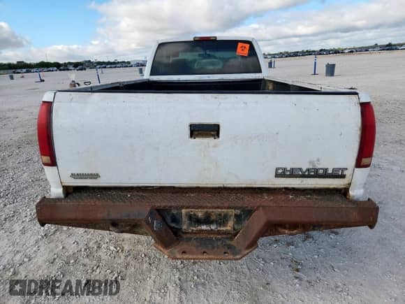 1998 Chevrolet Silverado 2500 with VIN 1GCGK29R9WE167927, listed as a Copart auction lot 81148795 with 193,988 mi miles and Clean title. Bid and sale history available at DreamBid. Image 6.