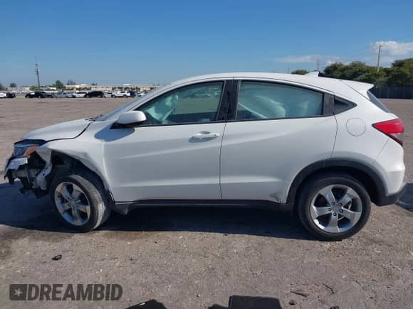 2020 Honda HR-V LX z VIN 3CZRU5H36LM702178, wystawiony jako IAAI lot #41882480 z przebiegiem 74 554 mil mil oraz . Historia ofert i sprzedaży dostępna na DreamBid. Obrazek 15.