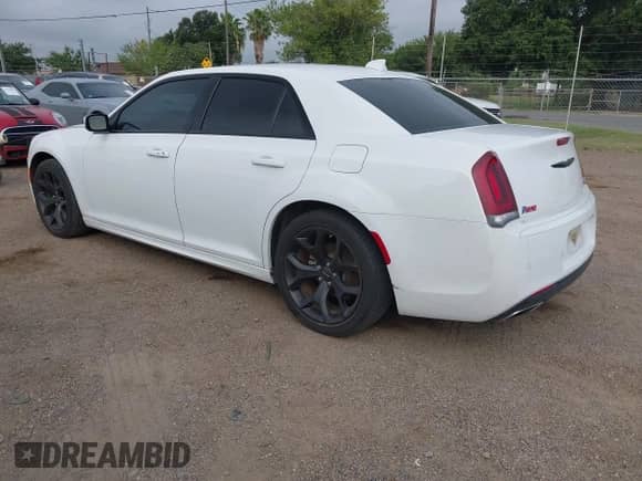 2022 Chrysler 300 Touring L с VIN 2C3CCADG8NH134389, выставлен на аукционе IAAI как лот 42298353 с пробегом 50 783 миль миль и . История ставок и продаж доступна на DreamBid. Изображение 3.