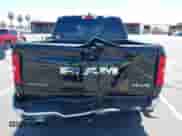 2025 Ram 1500 Lone Star z VIN 1C6SRFFP2SN538752, wystawiony jako IAAI lot #42266903 z przebiegiem 6 180 mil mil oraz . Historia ofert i sprzedaży dostępna na DreamBid. Obrazek 16.