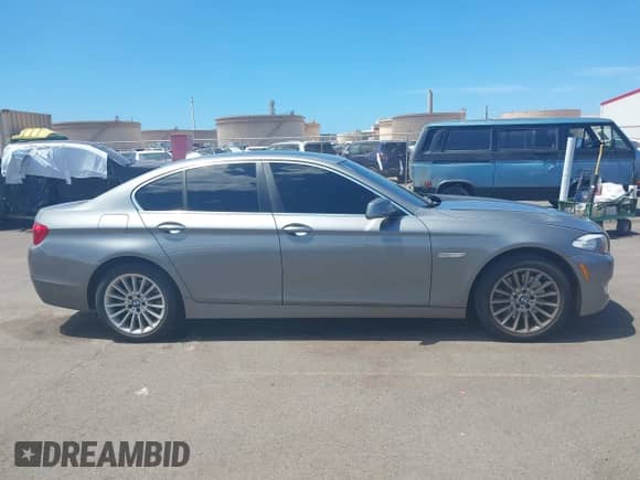 2012 BMW 5 Series 535i с VIN WBAFR7C5XCC815242, выставлен на аукционе IAAI как лот 42534348 с пробегом Не указан миль и . История ставок и продаж доступна на DreamBid. Изображение 13.