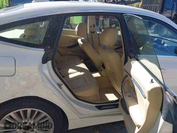 2015 BMW 3 Series 328i Gran Turismo xDrive с VIN WBA3X5C55FD562553, выставлен на аукционе IAAI как лот 43391785 с пробегом 120 678 миль миль и . История ставок и продаж доступна на DreamBid. Изображение 8.