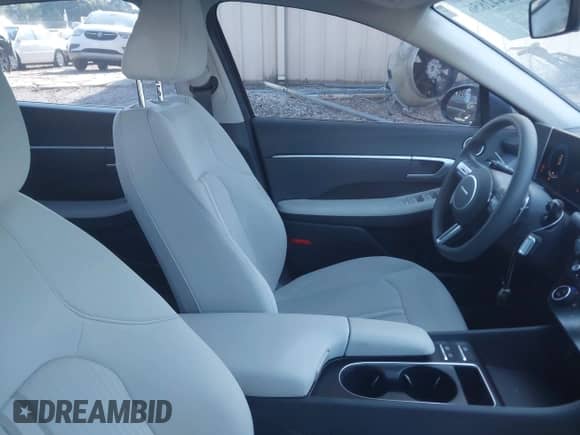 2025 Hyundai Sonata SEL with VIN KMHL64JA0SA452355, listed as a IAAI auction lot 42442856 with 11,906 mi miles and . Bid and sale history available at DreamBid. Image 5.