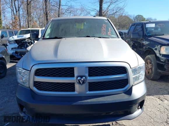 2018 Ram 1500 Express z VIN 3C6RR6KG2JG225759, wystawiony jako IAAI lot #41238504 z przebiegiem 123 991 mil mil oraz . Historia ofert i sprzedaży dostępna na DreamBid. Obrazek 13.