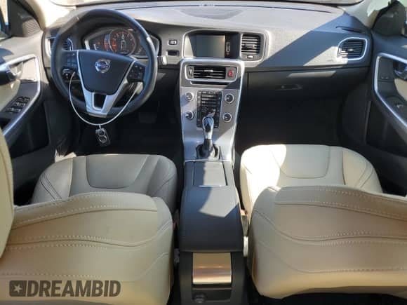 2018 Volvo S60 Inscription Platinum с VIN LYV402TM9JB156991, выставлен на аукционе Copart как лот 70232645 с пробегом 8 284 миль миль и Списание • Salvage title. История ставок и продаж доступна на DreamBid. Изображение 8.