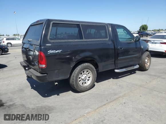 2003 Ford F-150 XL с VIN 1FTRF17W73NA55543, выставлен на аукционе Copart как лот 66516465 с пробегом 141 097 миль миль и Списание • Salvage title. История ставок и продаж доступна на DreamBid. Изображение 3.