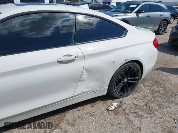 2015 BMW 4 Series 428i с VIN WBA3N3C52FK233864, выставлен на аукционе IAAI как лот 43268011 с пробегом 95 724 миль миль и . История ставок и продаж доступна на DreamBid. Изображение 6.