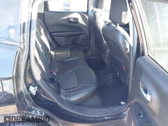 2018 Jeep Compass Trailhawk z VIN 3C4NJDDB4JT231283, wystawiony jako IAAI lot #43371219 z przebiegiem 134 712 mil mil oraz . Historia ofert i sprzedaży dostępna na DreamBid. Obrazek 8.
