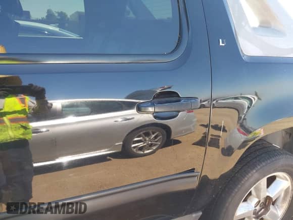 2009 Chevrolet Avalanche 1LT with VIN 3GNEC22J49G221891, listed as a IAAI auction lot 42223192 with 135,469 mi miles and . Bid and sale history available at DreamBid. Image 6.