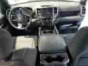 2019 Ram 1500 Big Horn z VIN 1C6SRFMT9KN527831, wystawiony jako Copart lot #63753475 z przebiegiem 69 996 mil mil oraz Szkoda całkowita • Salvage title. Historia ofert i sprzedaży dostępna na DreamBid. Obrazek 8.