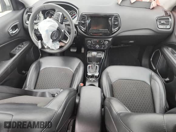 2021 Jeep Compass Latitude z VIN 3C4NJCBB1MT508005, wystawiony jako Copart lot #70726395 z przebiegiem 39 855 mil mil oraz Szkoda całkowita • Salvage title. Historia ofert i sprzedaży dostępna na DreamBid. Obrazek 8.
