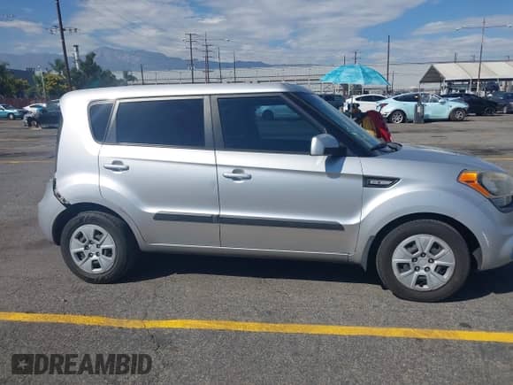 2013 Kia Soul z VIN KNDJT2A5XD7754831, wystawiony jako IAAI lot #43264341 z przebiegiem 201 375 mil mil oraz . Historia ofert i sprzedaży dostępna na DreamBid. Obrazek 14.
