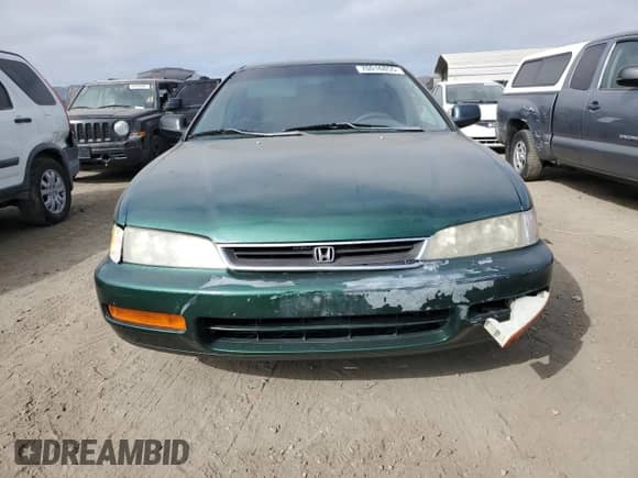 1996 Honda Accord LX z VIN 1HGCD5639TA015189, wystawiony jako Copart lot #70016855 z przebiegiem 223 903 mil mil oraz Szkoda całkowita • Salvage title. Historia ofert i sprzedaży dostępna na DreamBid. Obrazek 5.