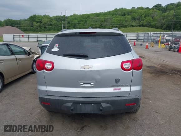 2011 Chevrolet Traverse 2LT с VIN 1GNKRJEDXBJ247336, выставлен на аукционе IAAI как лот 42405926 с пробегом Не указан миль и . История ставок и продаж доступна на DreamBid. Изображение 16.