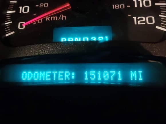 2003 Chevrolet Silverado 2500HD LT z VIN 1GCHK23U73F178089, wystawiony jako IAAI lot #43056283 z przebiegiem 151 071 mil mil oraz . Historia ofert i sprzedaży dostępna na DreamBid. Obrazek 7.