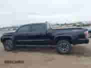 2020 Toyota Tacoma SR5 z VIN 3TMBZ5DN8LM023920, wystawiony jako IAAI lot #42015118 z przebiegiem 46 137 mil mil oraz . Historia ofert i sprzedaży dostępna na DreamBid. Obrazek 15.