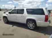 2010 Cadillac Escalade ESV Premium с VIN 1GYUKJEF2AR244433, выставлен на аукционе Copart как лот 57424535 с пробегом 133 861 миль миль и Списание • Salvage title. История ставок и продаж доступна на DreamBid. Изображение 2.