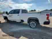 2024 Chevrolet Silverado 2500HD Custom с VIN 1GC4YME77RF231625, выставлен на аукционе Copart как лот 69311755 с пробегом 61 611 миль миль и Списание • Salvage title. История ставок и продаж доступна на DreamBid. Изображение 2.