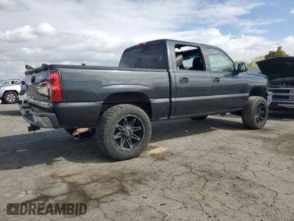 2005 Chevrolet Silverado 1500 LS z VIN 2GCEC13T151338673, wystawiony jako Copart lot #82230905 z przebiegiem Nie podano mil oraz Szkoda całkowita • Salvage title. Historia ofert i sprzedaży dostępna na DreamBid. Obrazek 3.