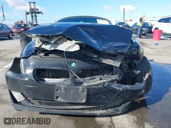 2006 BMW Z4 3.0i with VIN 4USBU335X6LW68914, listed as a IAAI auction lot 41499481 with Not provided miles and . Bid and sale history available at DreamBid. Image 12.