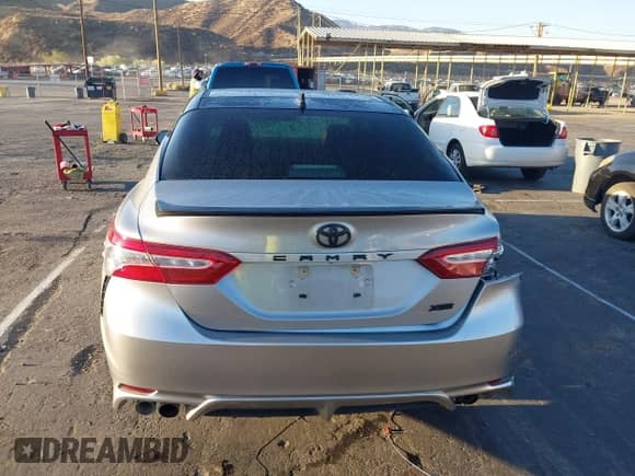 2020 Toyota Camry XSE z VIN 4T1K61AK3LU322864, wystawiony jako IAAI lot #43384409 z przebiegiem 89 916 mil mil oraz . Historia ofert i sprzedaży dostępna na DreamBid. Obrazek 16.