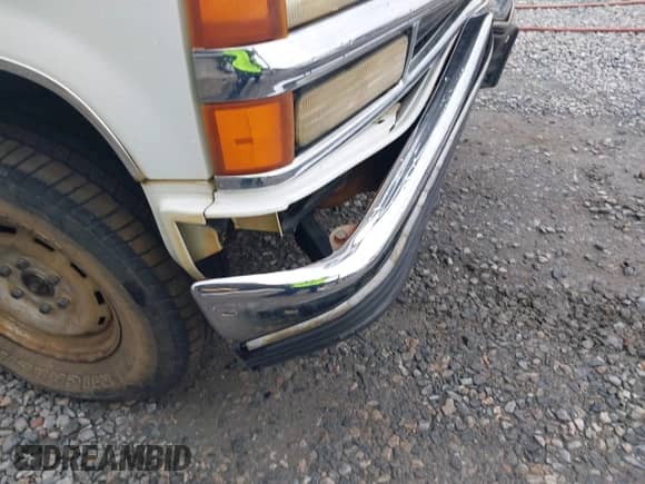 1998 Chevrolet Silverado 1500 z VIN 1GCEK19R3WE129448, wystawiony jako IAAI lot #42975561 z przebiegiem 592 686 mil mil oraz . Historia ofert i sprzedaży dostępna na DreamBid. Obrazek 12.