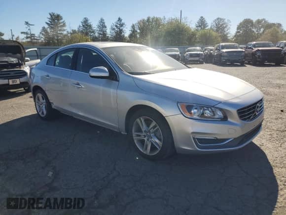 2015 Volvo S60 T5 Premier z VIN YV1612TKXF1358753, wystawiony jako Copart lot #82441685 z przebiegiem 79 261 mil mil oraz Szkoda całkowita • Salvage title. Historia ofert i sprzedaży dostępna na DreamBid. Obrazek 4.