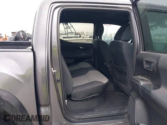 2021 Toyota Tacoma SR5 с VIN 5TFAZ5CNXMX097509, выставлен на аукционе IAAI как лот 41889399 с пробегом 81 598 миль миль и . История ставок и продаж доступна на DreamBid. Изображение 8.