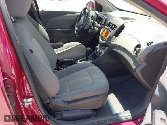 2014 Chevrolet Sonic LT с VIN 1G1JC5SB5E4122840, выставлен на аукционе IAAI как лот 42276390 с пробегом 128 958 миль миль и . История ставок и продаж доступна на DreamBid. Изображение 5.