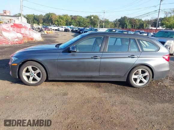 2014 BMW 3 Series 328i xDrive с VIN WBA3G7C54EKN36774, выставлен на аукционе IAAI как лот 43255397 с пробегом 94 337 миль миль и . История ставок и продаж доступна на DreamBid. Изображение 14.