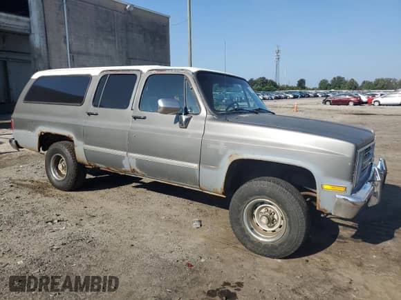1988 Chevrolet Suburban с VIN 1GNEV16K8JF197267, выставлен на аукционе Copart как лот 72176994 с пробегом 411 769 миль миль и Чистый • Clean title. История ставок и продаж доступна на DreamBid. Изображение 4.