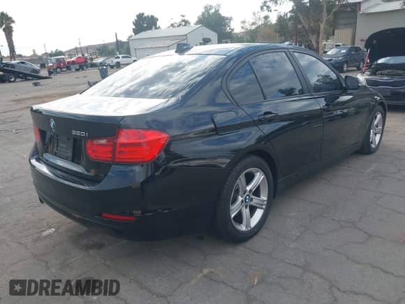 2015 BMW 3 Series 320i с VIN WBA3B1G57FNT03879, выставлен на аукционе IAAI как лот 43497558 с пробегом 144 780 миль миль и . История ставок и продаж доступна на DreamBid. Изображение 4.