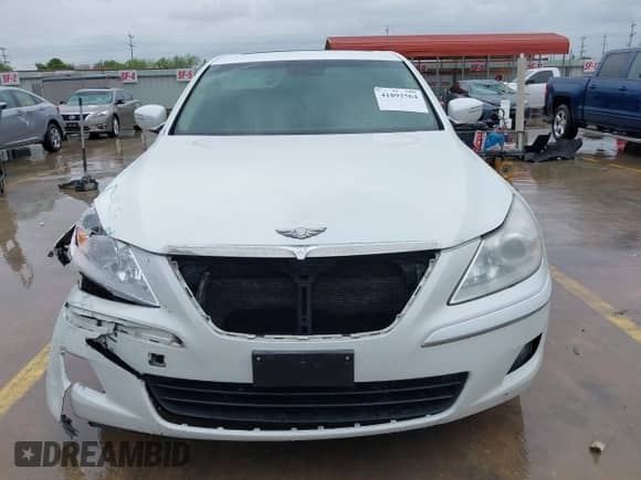 2010 Hyundai Genesis with VIN KMHGC4DE9AU105001, listed as a IAAI auction lot 41892564 with 203,191 mi miles and . Bid and sale history available at DreamBid. Image 12.