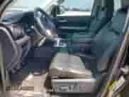 2017 Toyota Tundra SR5 z VIN 5TFEW5F14HX218494, wystawiony jako Copart lot #69531705 z przebiegiem 105 178 mil mil oraz Czysty tytuł • Clean title. Historia ofert i sprzedaży dostępna na DreamBid. Obrazek 7.