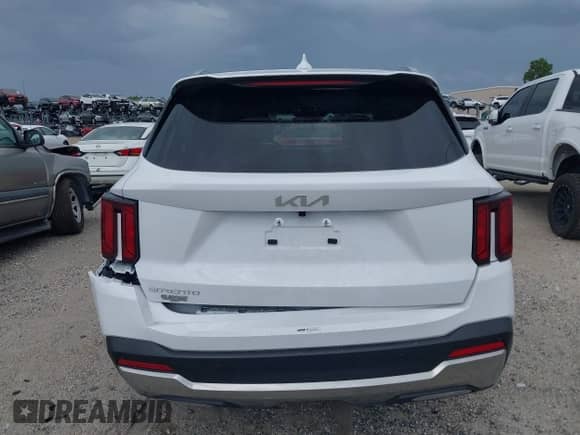 2025 Kia Sorento EX с VIN 5XYRH4JFXSG310180, выставлен на аукционе IAAI как лот 42637985 с пробегом 2 587 миль миль и . История ставок и продаж доступна на DreamBid. Изображение 17.