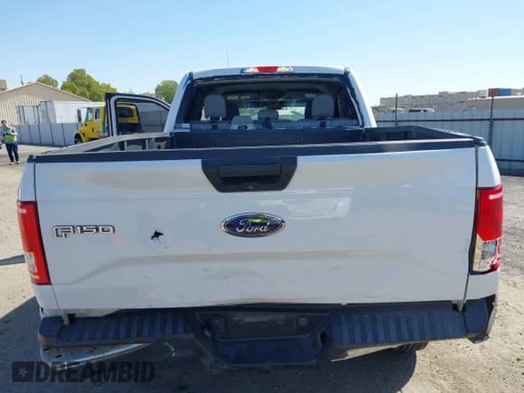 2015 Ford F-150 XL z VIN 1FTEX1CP6FKE89064, wystawiony jako IAAI lot #43406520 z przebiegiem 209 928 mil mil oraz . Historia ofert i sprzedaży dostępna na DreamBid. Obrazek 20.