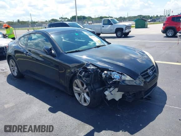 2010 Hyundai Genesis Coupe Track z VIN KMHHT6KD0AU041697, wystawiony jako IAAI lot #43233486 z przebiegiem 107 640 mil mil oraz . Historia ofert i sprzedaży dostępna na DreamBid. Obrazek 6.