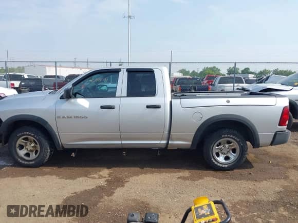 2012 Ram 1500 ST z VIN 1C6RD7FPXCS314926, wystawiony jako IAAI lot #42485348 z przebiegiem 77 663 mil mil oraz . Historia ofert i sprzedaży dostępna na DreamBid. Obrazek 14.