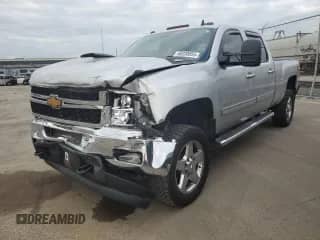 2011 Chevrolet Silverado 2500HD LTZ z VIN 1GC1KYE86BF132448, wystawiony jako Copart lot #68330855 z przebiegiem 222 982 mil mil oraz Szkoda całkowita • Salvage title. Historia ofert i sprzedaży dostępna na DreamBid. Obrazek 1.